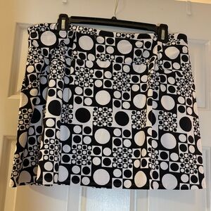 IBKUL Black and White Geometric Skater Skort